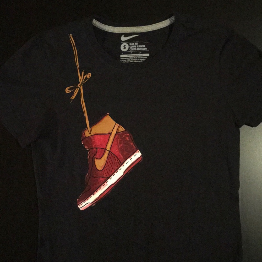 Nike women’s shirt